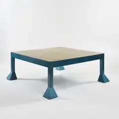Tisch 'Spaziale' by Alessandro Mendini, 1975, Holzkonstruktion, Holz, metallic-hellblau lackiert, Linoleum, grünlich-gelb marmoriert (Studio Alchimia, Mailand, um 198, sold Dec 2025