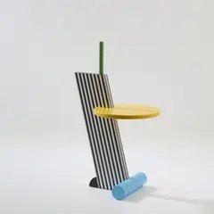 Beistelltisch 'Flamingo' by Michele de Lucchi, 1984, Holz, polychrom lackiert, Kunststofflaminat mit 'Micidial'-Muster (Memphis, Mailand, um 1988), sold Dec 2025