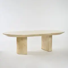 Großer Esstisch 'Knife Edge Dining Table' by Karl Springer, um 1979, Holz mit cremefarbenem Ziegenleder bezogen (Karl Springer Ltd., New York), sold Oct 2025