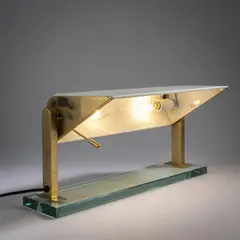 Tischleuchte '0836' by Pietro Chiesa, 1936, Glas, farblos, weiß, Messing (Fontana Arte, Mailand, 1970/80er Jahre), sold Mar 2025