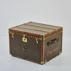 Reisekoffer, 1920er/30er Jahre by Paris Louis Vuitton, Aufdruck Palmer (Holz, Canvas, Lederapplikationen, Messingbeschläge), sold Mar 2025