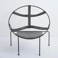Sessel 'FDC 1' by Flavio De Carvalho, 1955, Metallrohr, schwarz lackiert, schwarzes Leder (Objekto, Peynier, wohl 1990er/2000er Jahre), sold Mar 2025