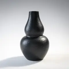 Vase 'Battuto' by Carlo Scarpa, 1940, 3922 (Modell-Nr), sold Oct 2024
