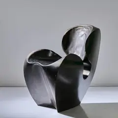 Sessel 'Little Heavy' by Ron Arad, 1989, Stahlblech, geschweisst, patiniert (One Off Ltd., London), sold Oct 2023