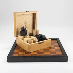 Bauhaus - Schachspiel 'XVI' by Josef Hartwig, 1924, H (32 Figuren), sold Nov 2022
