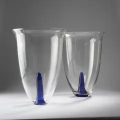 Zwei Vasen by Philippe Starck, 1990, Glas, farblos und blau (Driade, Mailand), sold Jun 2022