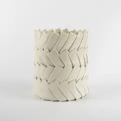 Vase 'Samos' - 'V' by Enzo Mari, 1973, Porzellan, weiß, glasiert (Danese, Mailand), sold Jun 2022