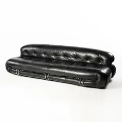 Dreisitzer-Sofa 'Soriana' by Afra & Tobia Scarpa, 1970, Leder, schwarz, Metallrohr, verchromt, Kunststoff, schwarz (Cassina, Mailand), sold Dec 2021