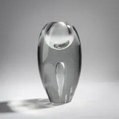 Vase '3575' - 'Kyynelpisara' (Träne) by Timo Sarpaneva, 1954, Farbloses Glas, Blaseneinschluss (Iittala, Kalvola, 1954), sold Mar 2021