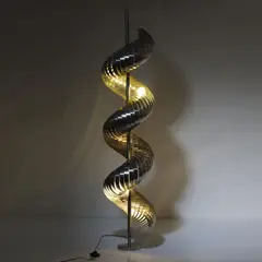 Stehleuchte 'Spirale' by Henri Mathieu, um 1970, Metallrohr, verchromt, Metallamellen, Metallplatte (Mathieu Lustrerie, Gargas (zugeschrieben)), sold Mar 2021