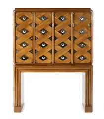 Barschrank by Osvaldo Borsani, 1930, Holzkastenkonstruktion, Nussholzfurnier, Spiegelglas, teilweise roséfarben und geschliffen, farbloses Glas, Messingband , sold Feb 2020