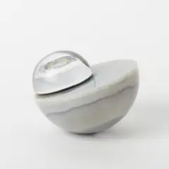 Kinetisches Handobjekt, nach 1983 by Friedrich Becker, Achat, Glas, Dm (Die kleinere Halbkugel aus Glas rotiert auf ihrem größeren Pendant aus Achat und reflektiert die Umgebu, sold Dec 2017