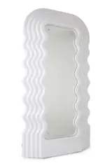 Spiegelobjekt 'Ultrafragola' by Ettore Sottsass, 1970, Weißer Kunststoff, Spiegelglas (Poltronova, Pistoia), sold Feb 2017