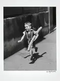 Le petit parisien - Paris, 1952 by Willy Ronis, Épreuve argentique (2009), signée à l'encre dans la marge inférieure à droite, sold Dec 2021