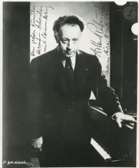 Sans titre by Arthur Rubinstein, Photographie avec dédicace autographe signée, Buenos Aires, sold Oct 2026