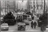 Amerikanische und Russische Panzer stehen sich gegenüber, Friedrich Str. Berlin by Will McBride, 1961, Späterer Silbergelatineabzug, sold Mar 2026