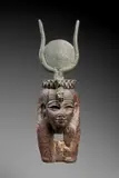 TÊTE D'HATHOR EN BOIS ET BRONZE, ÉGYPTE, 3e PÉRIODE INTERMÉDIAIRE, XXIe-XXIIe DYNASTIE, VERS 1069-715 AV.J.C. by Tête, Patine verte., sold May 2019