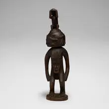 Figurative vessel by Bushongo, carved wood, offered Aug 2026