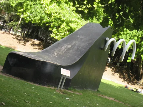 Claes Oldenburg, La Bicyclette ensevelie