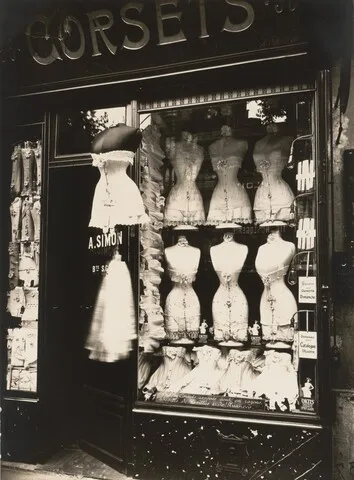 Berenice Abbott, Boulevard de Strasbourg, Corsets