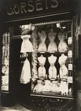 Berenice Abbott, Boulevard de Strasbourg, Corsets