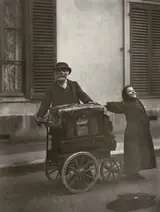 Berenice Abbott, Street Musicians
