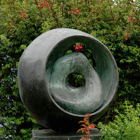 Barbara Hepworth, Sphere with Inner Form