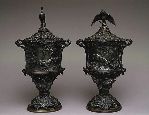 Pierre-Jules Mêne, Pair of urns with covers with hunting scenes