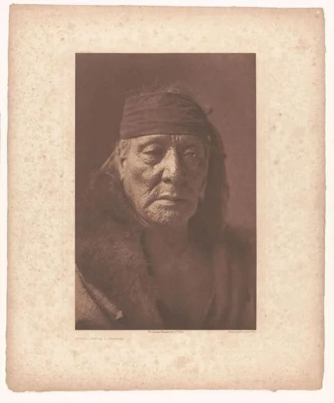 Edward S. Curtis, Portret van Bear’s Teeth