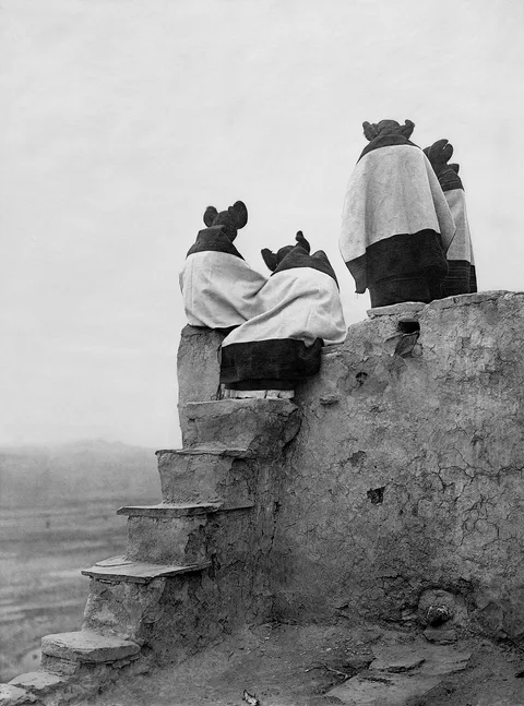 Edward S. Curtis, Watching the Dancers