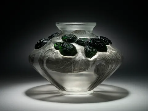René Lalique, Frogs and Lily Pads (Grenouilles et Nénuphars) Vase