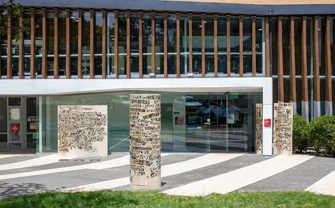 Jeffrey Thomson, Birkenhead Library entrance sculptures