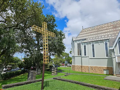 Neil Dawson, Cross
