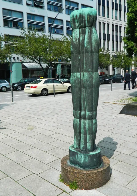 Joannis Avramidis, Große Dreifigurengruppe