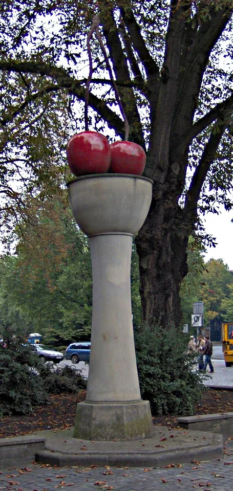 Thomas Schütte, Cherry Column