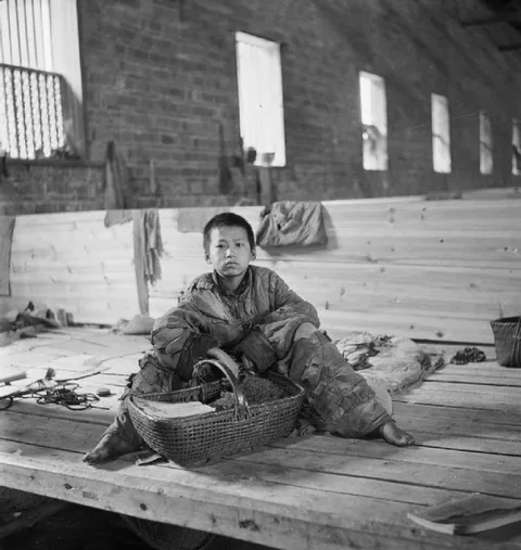 Cecil Beaton, China 1944: A destitute boy with a wicker basket in the Poor People's Refuge in Changsa