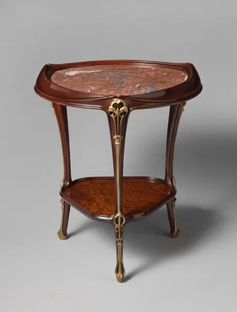 Louis Majorelle, Tafel rustend op drie poten met tafelblad en tussenblad van rood-bruin gevlekt marmer