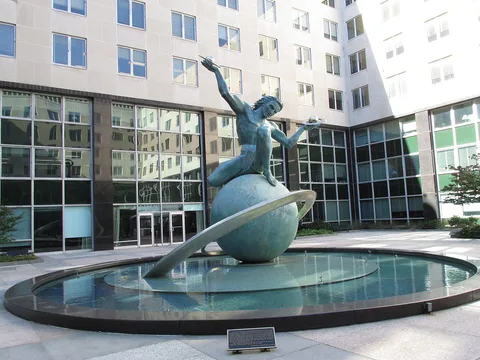 Marshall Fredericks, The Expanding Universe Fountain