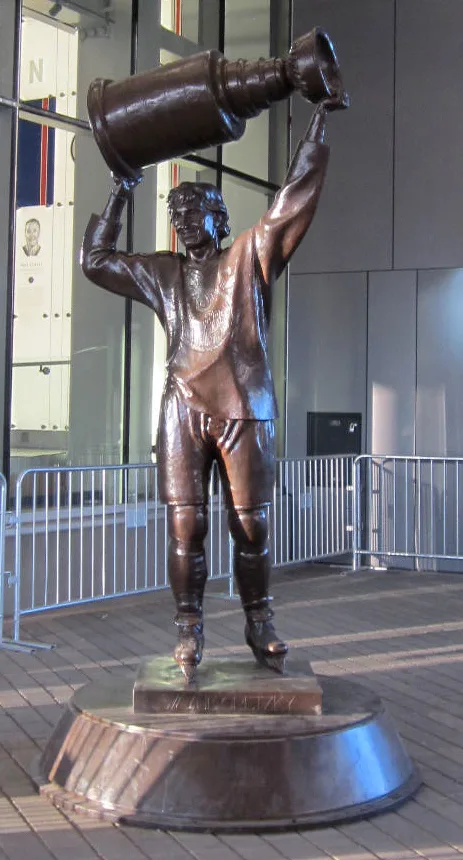 John Weaver, Statue of Wayne Gretzky
