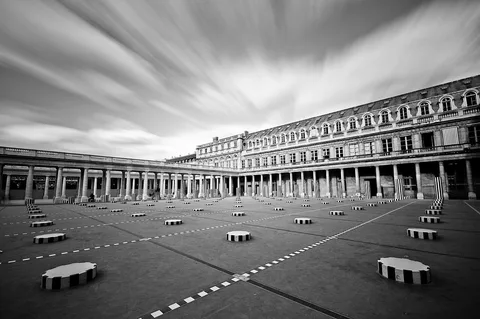 Daniel Buren, Les Deux Plateaux