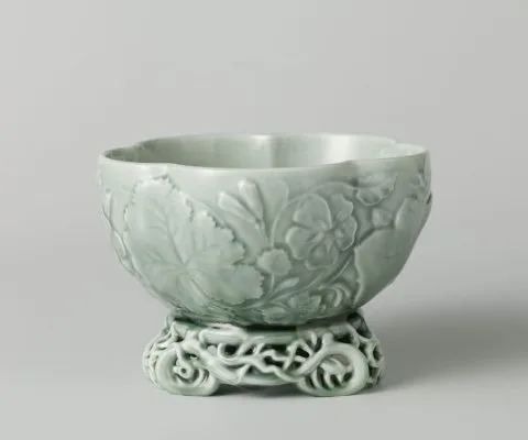 Théodore Deck, Bowl on stand