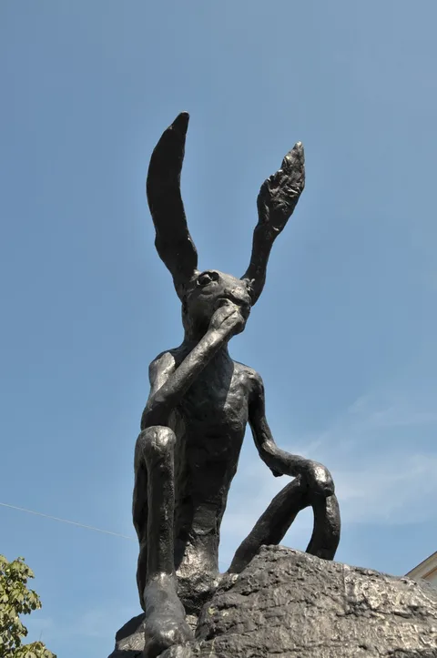 Barry Flanagan, Thinker on a Rock