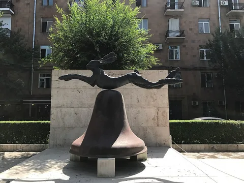 Barry Flanagan, Hare on Bell on Portland Stone Piers