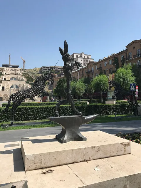 Barry Flanagan, Large boxing hare on Anvil