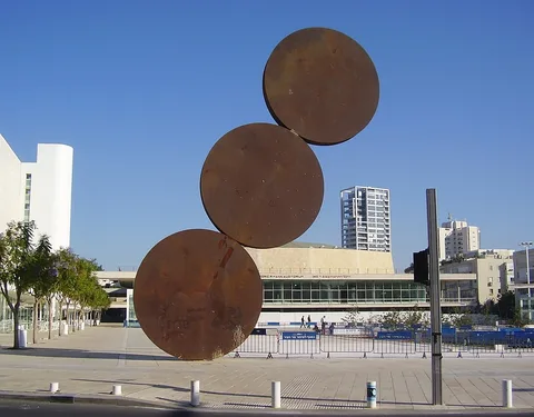 Menashe Kadishman, Uprise