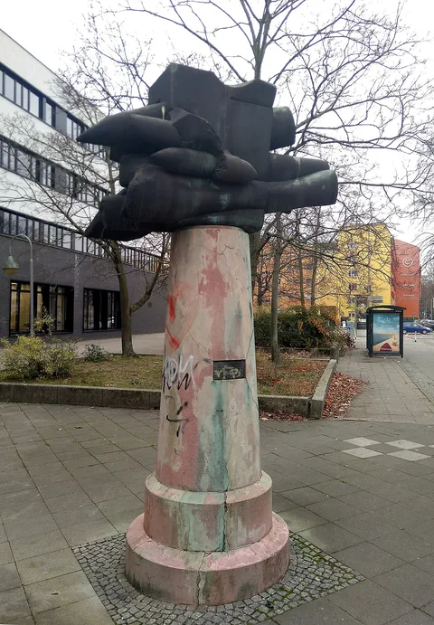 Michael Schoenholtz, Waffen