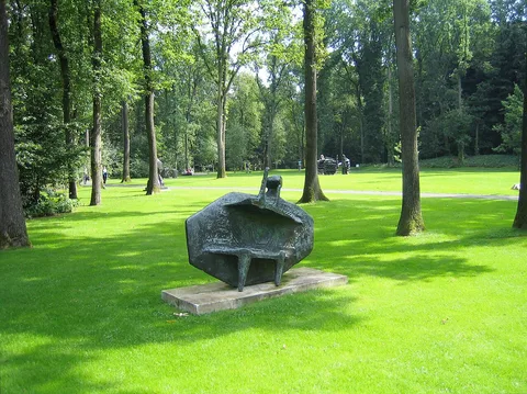 Kenneth Armitage, Monitor