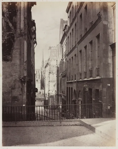 Charles Marville, Rue Jean-de-Beauvais. Vue prise de la rue des Écoles vers la boulevard Saint-Germain, en travaux