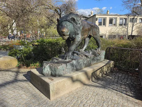Waldemar Grzimek, Lion