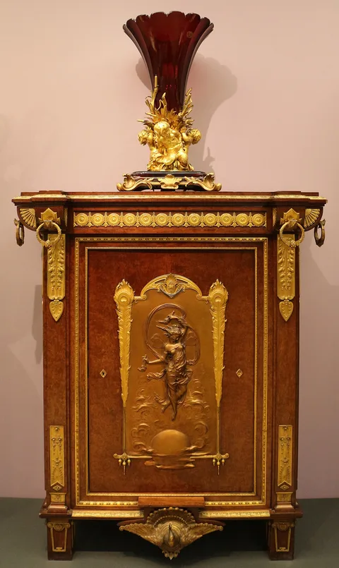 Emile Guillemin, Low cabinet